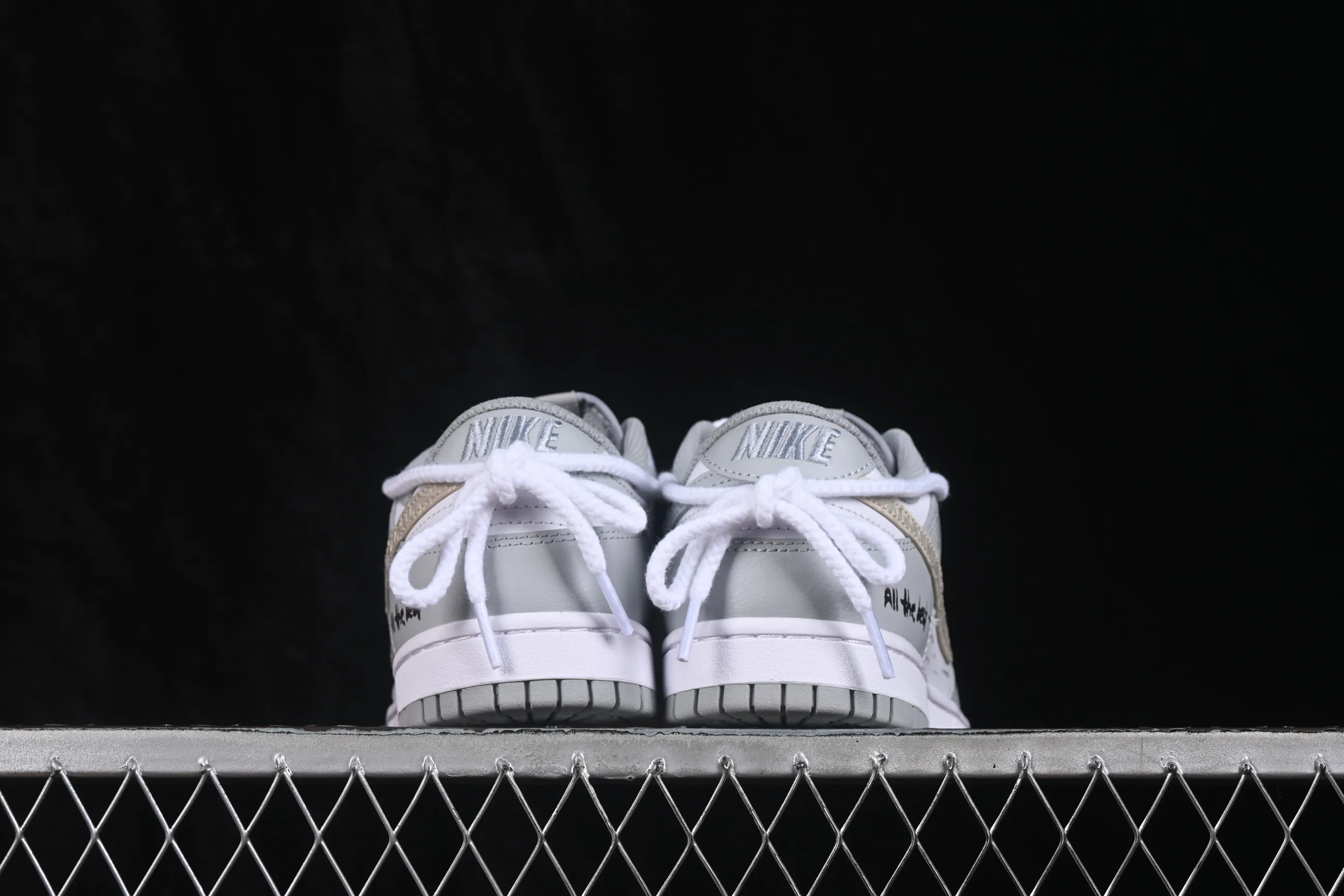 All categories Nk SB Dunk Series Nk SB Dunk Low High-end customized low-top sneakers Nike SB Dunk Low straps Anniversary high-end customized low-top casual sneakers HF5441-105